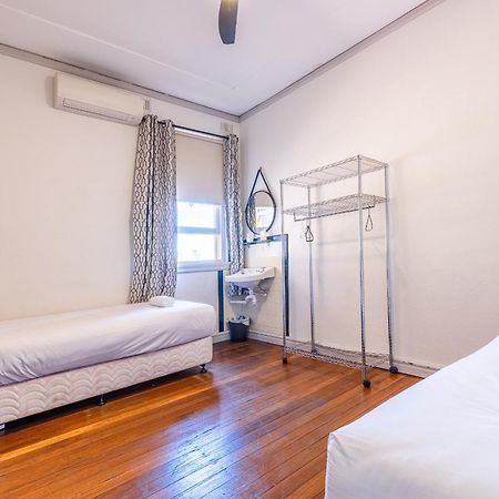 The Tamworth Hotel Экстерьер фото
