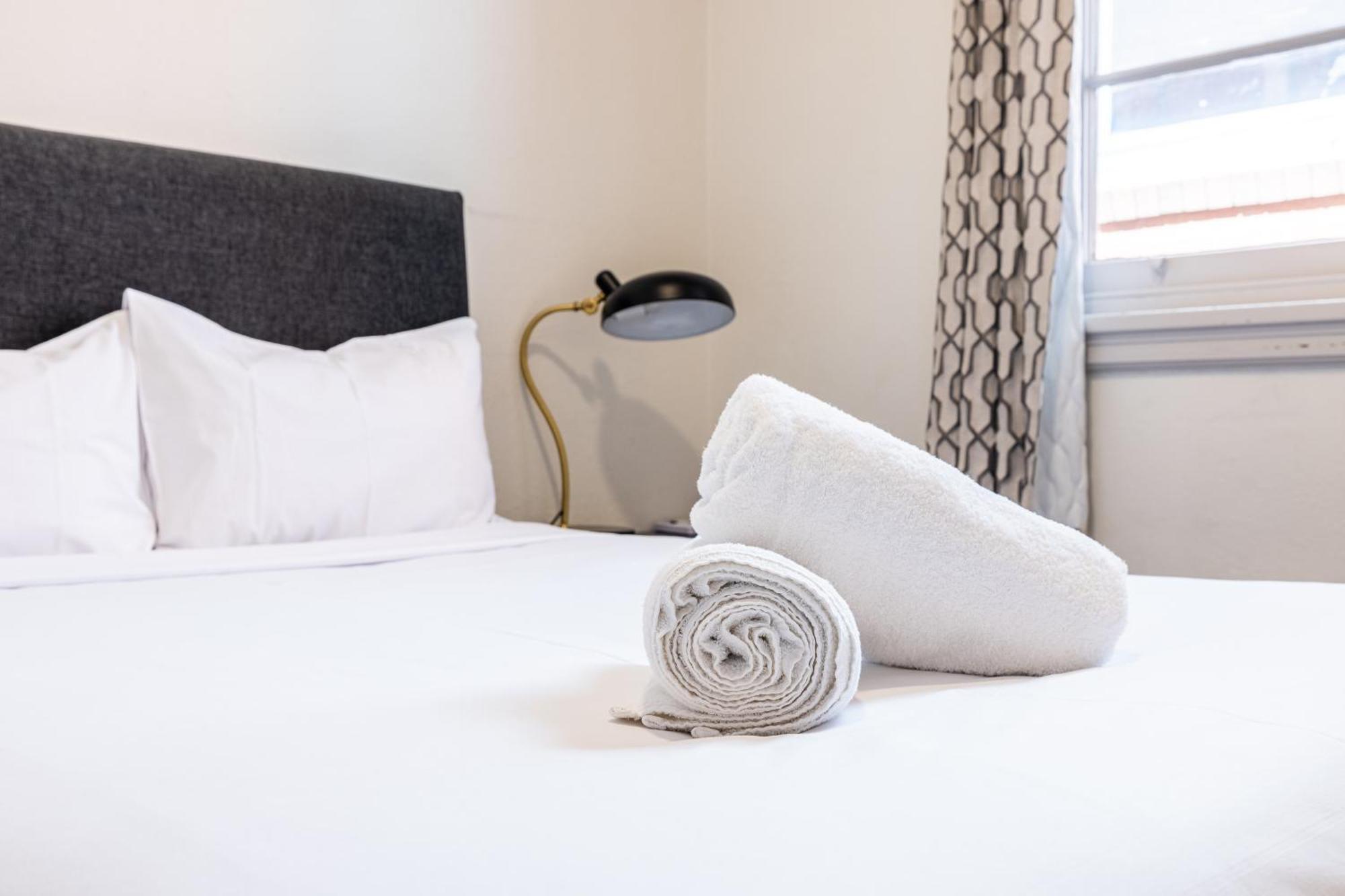 The Tamworth Hotel Экстерьер фото