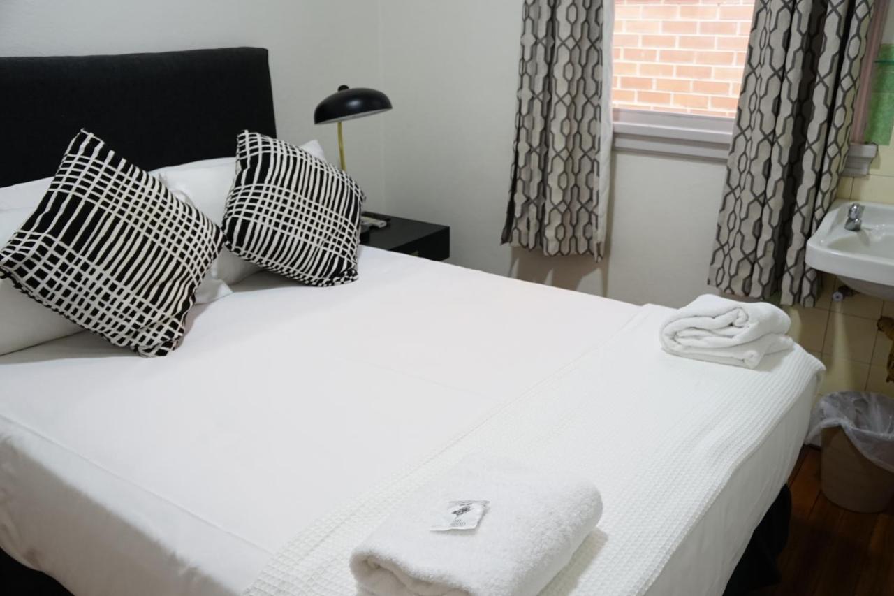 The Tamworth Hotel Экстерьер фото